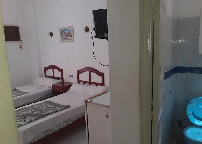 Seas Hostel بيت شباب *